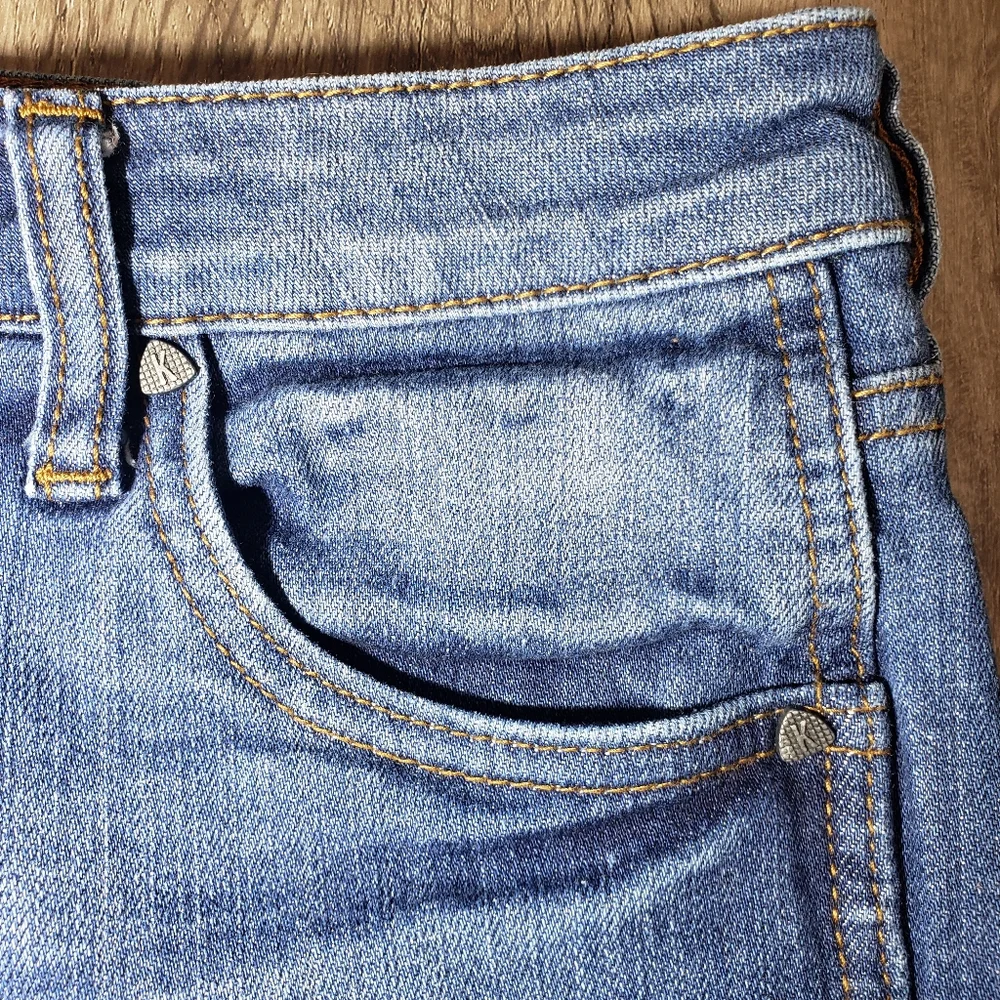 Kut from the Kloth Women's 32 (4) Denim Jean Shorts Raw Hem High Rise Medium‎ - Picture 3 of 11